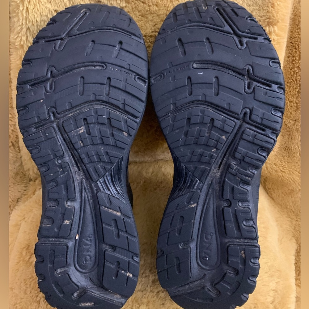 ❌SOLD❌Brooks Adrenaline GTS 18 Triple Black Running Shoes Women’s Size 10.5 Wide - Picture 7 of 10